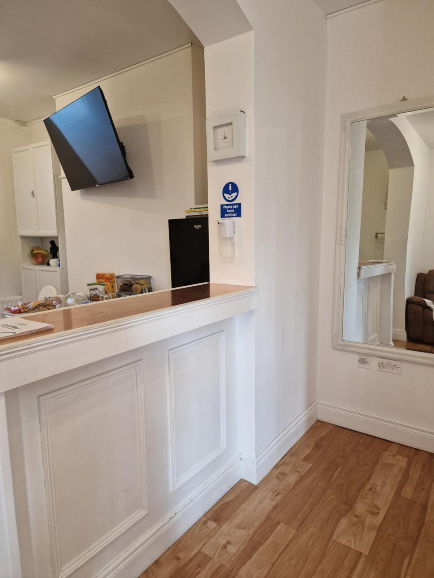 Хостел Aunty Katie'S House, Ni Tourist Board Certified & Located On The Main Oldpark Road To Belfast, With Free Continental Breakfast & Free Ultra Fast Sky Internet, Free Sky Sports & Free Sky Cinema, Self-Check In After 10Pm Gmt Экстерьер фото