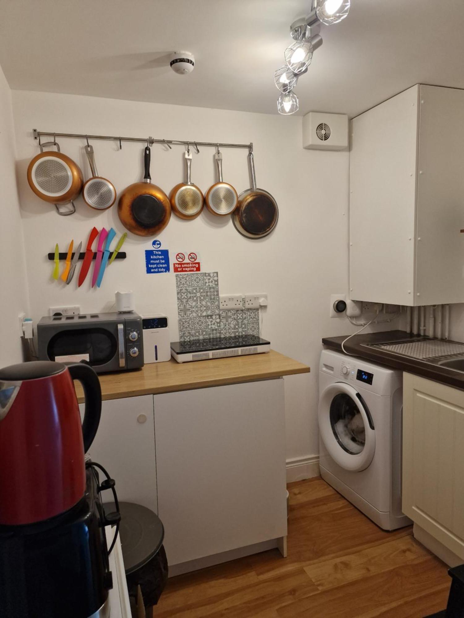 Хостел Aunty Katie'S House, Ni Tourist Board Certified & Located On The Main Oldpark Road To Belfast, With Free Continental Breakfast & Free Ultra Fast Sky Internet, Free Sky Sports & Free Sky Cinema, Self-Check In After 10Pm Gmt Экстерьер фото