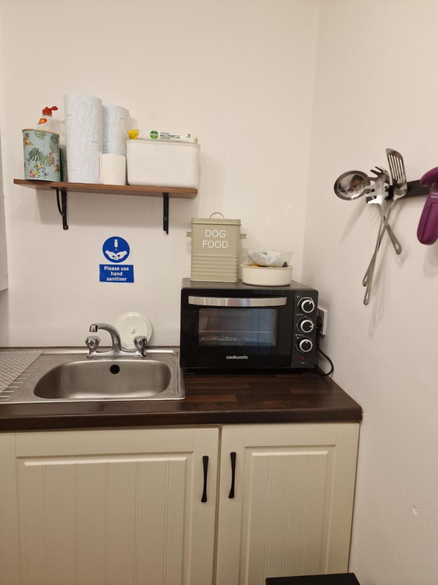 Хостел Aunty Katie'S House, Ni Tourist Board Certified & Located On The Main Oldpark Road To Belfast, With Free Continental Breakfast & Free Ultra Fast Sky Internet, Free Sky Sports & Free Sky Cinema, Self-Check In After 10Pm Gmt Экстерьер фото