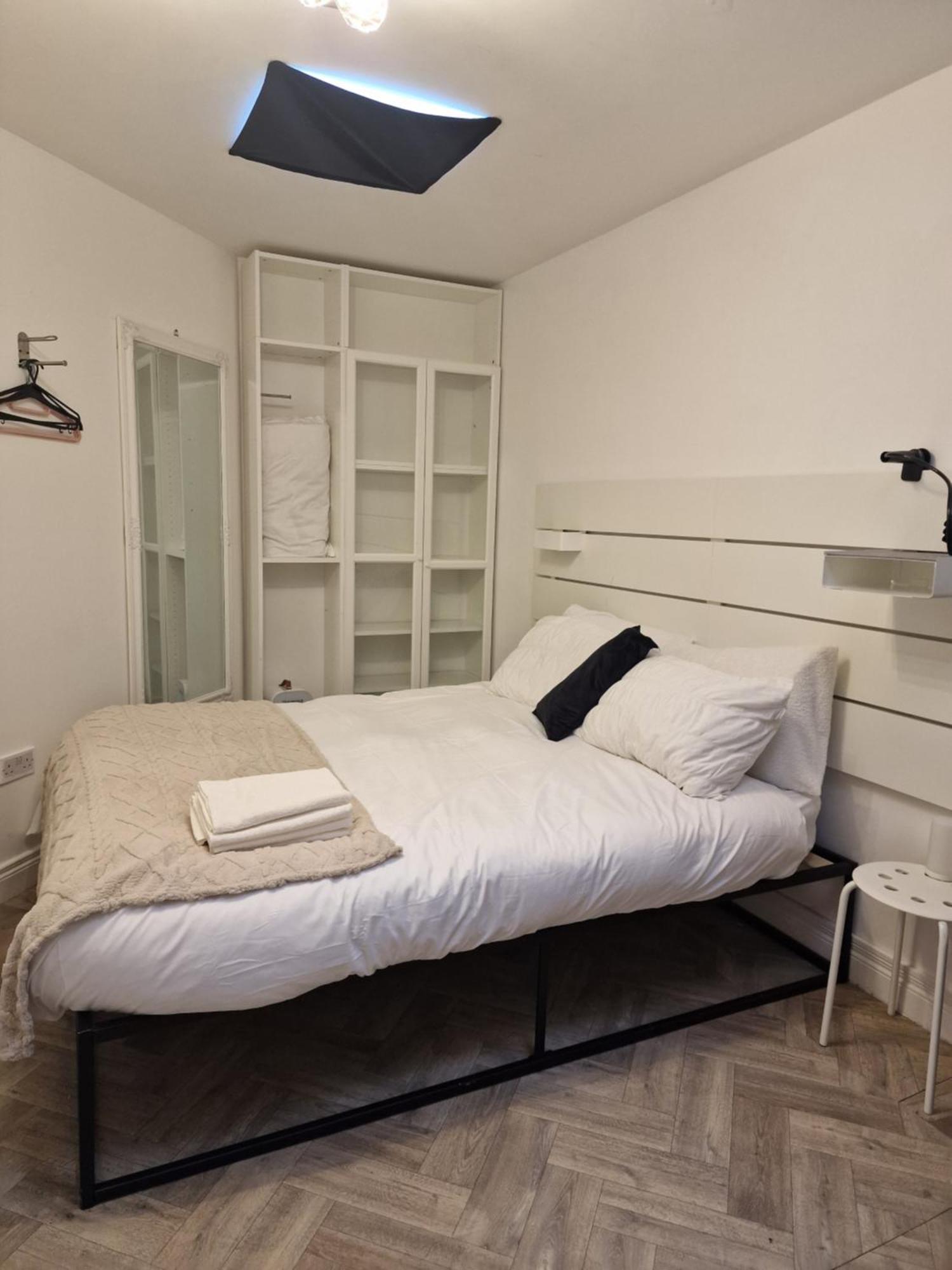Хостел Aunty Katie'S House, Ni Tourist Board Certified & Located On The Main Oldpark Road To Belfast, With Free Continental Breakfast & Free Ultra Fast Sky Internet, Free Sky Sports & Free Sky Cinema, Self-Check In After 10Pm Gmt Экстерьер фото