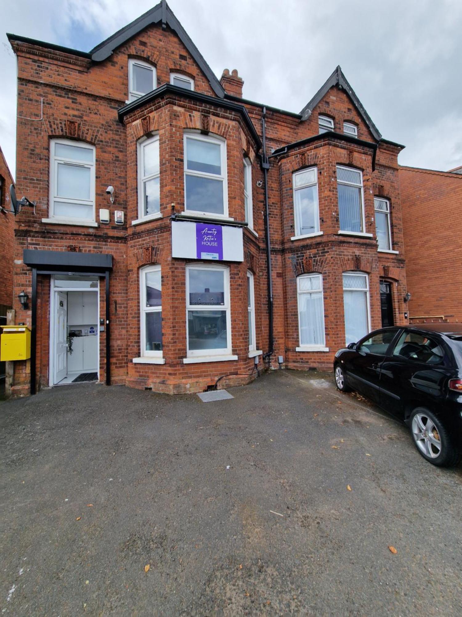 Хостел Aunty Katie'S House, Ni Tourist Board Certified & Located On The Main Oldpark Road To Belfast, With Free Continental Breakfast & Free Ultra Fast Sky Internet, Free Sky Sports & Free Sky Cinema, Self-Check In After 10Pm Gmt Экстерьер фото