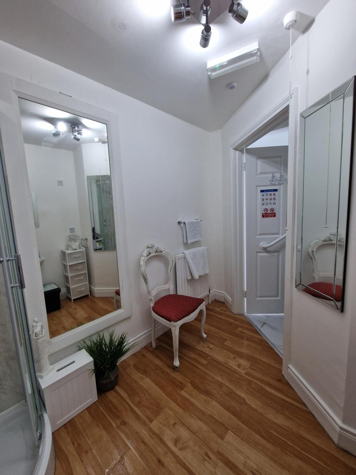 Хостел Aunty Katie'S House, Ni Tourist Board Certified & Located On The Main Oldpark Road To Belfast, With Free Continental Breakfast & Free Ultra Fast Sky Internet, Free Sky Sports & Free Sky Cinema, Self-Check In After 10Pm Gmt Экстерьер фото