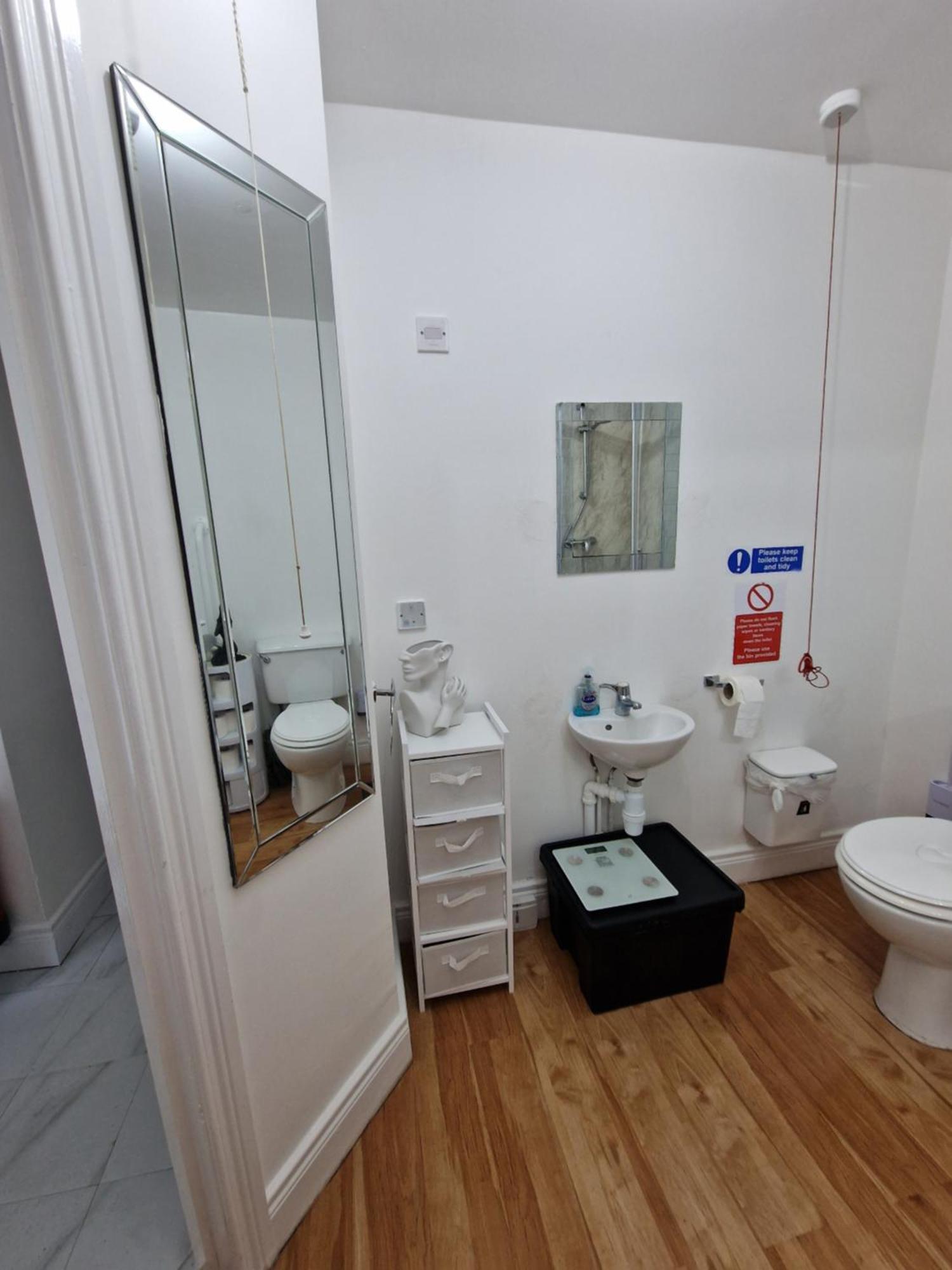 Хостел Aunty Katie'S House, Ni Tourist Board Certified & Located On The Main Oldpark Road To Belfast, With Free Continental Breakfast & Free Ultra Fast Sky Internet, Free Sky Sports & Free Sky Cinema, Self-Check In After 10Pm Gmt Экстерьер фото