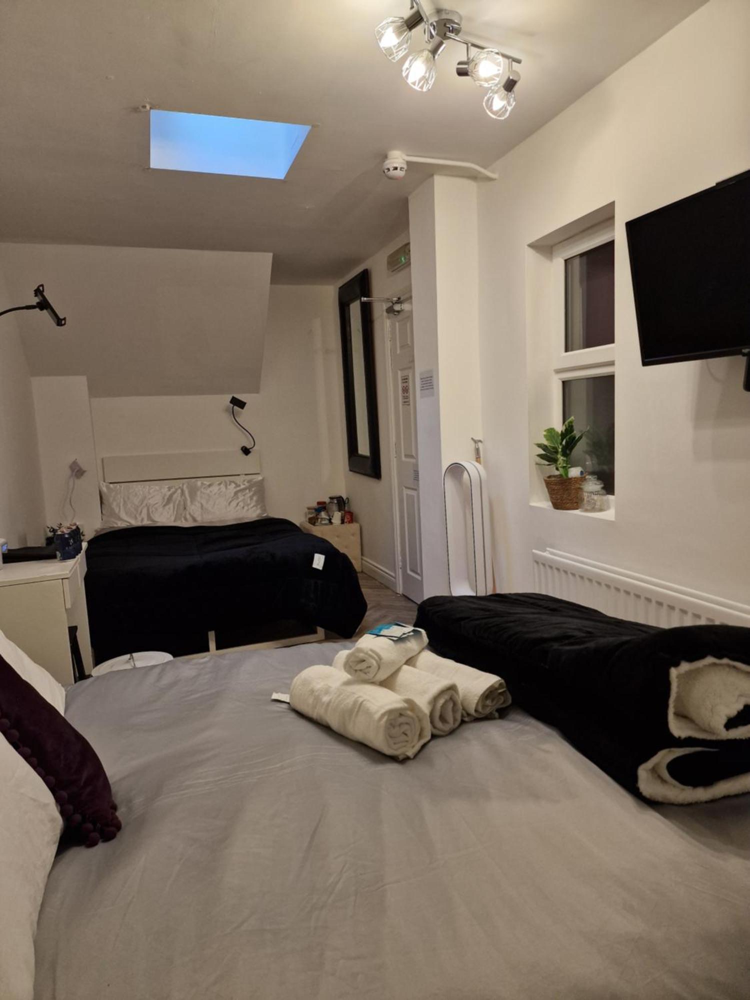 Хостел Aunty Katie'S House, Ni Tourist Board Certified & Located On The Main Oldpark Road To Belfast, With Free Continental Breakfast & Free Ultra Fast Sky Internet, Free Sky Sports & Free Sky Cinema, Self-Check In After 10Pm Gmt Экстерьер фото