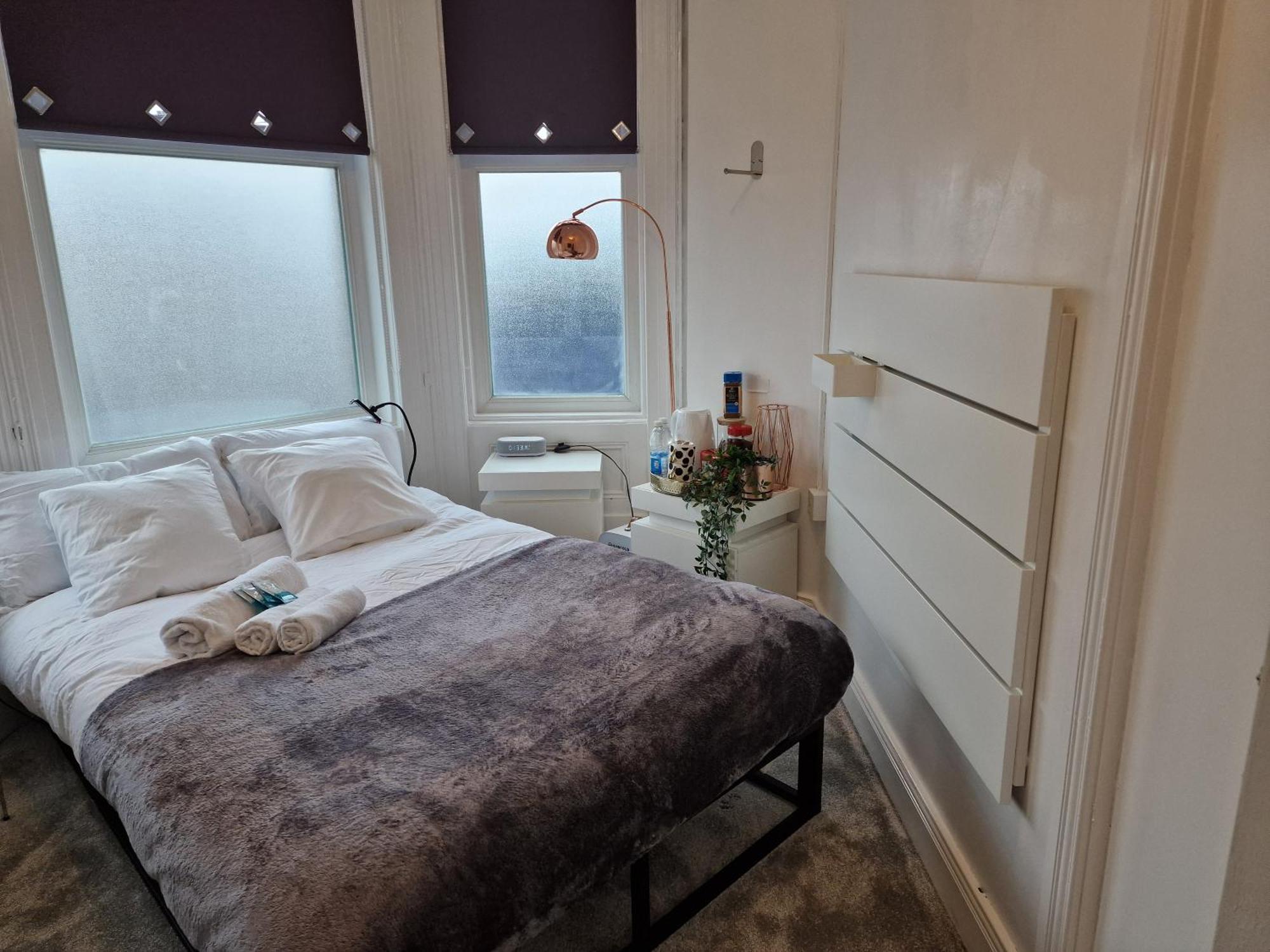 Хостел Aunty Katie'S House, Ni Tourist Board Certified & Located On The Main Oldpark Road To Belfast, With Free Continental Breakfast & Free Ultra Fast Sky Internet, Free Sky Sports & Free Sky Cinema, Self-Check In After 10Pm Gmt Экстерьер фото