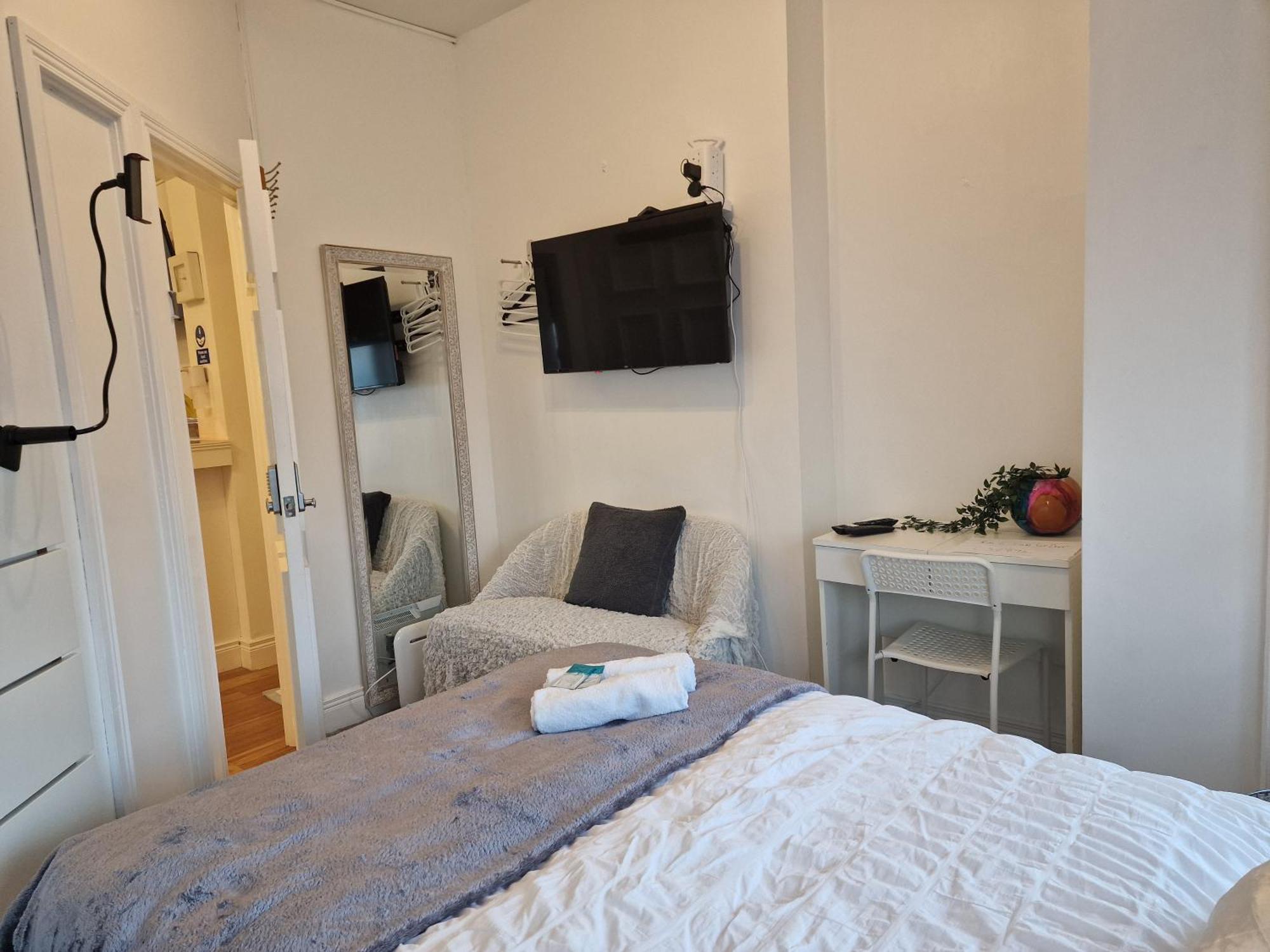 Хостел Aunty Katie'S House, Ni Tourist Board Certified & Located On The Main Oldpark Road To Belfast, With Free Continental Breakfast & Free Ultra Fast Sky Internet, Free Sky Sports & Free Sky Cinema, Self-Check In After 10Pm Gmt Экстерьер фото