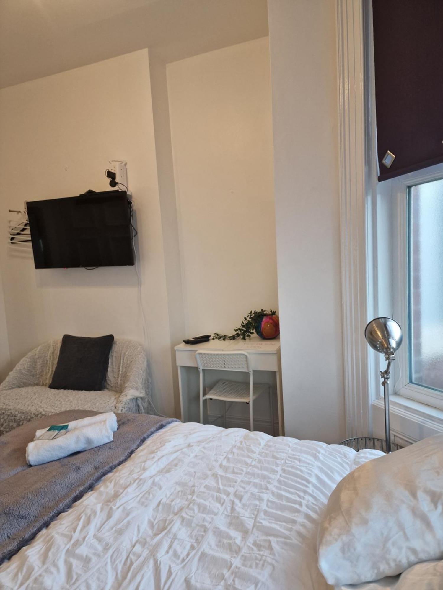 Хостел Aunty Katie'S House, Ni Tourist Board Certified & Located On The Main Oldpark Road To Belfast, With Free Continental Breakfast & Free Ultra Fast Sky Internet, Free Sky Sports & Free Sky Cinema, Self-Check In After 10Pm Gmt Экстерьер фото